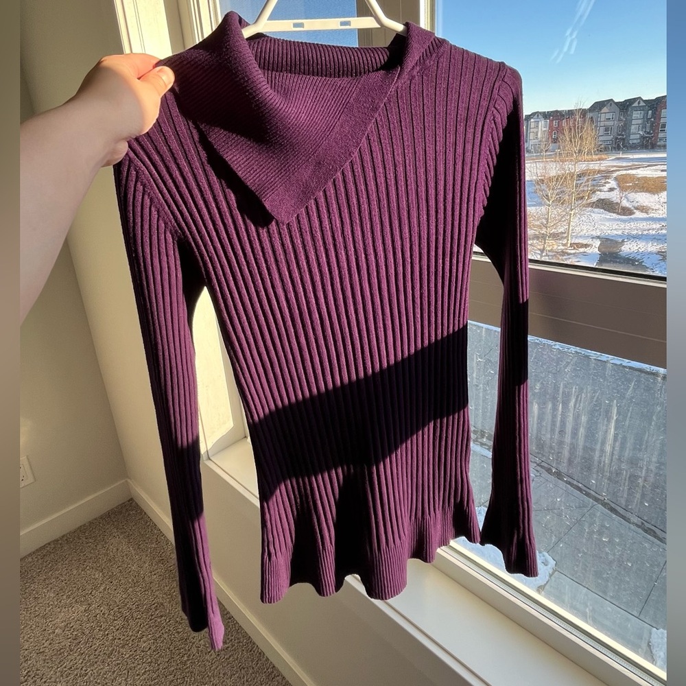 Majora Purple Lightweight Sweater | Elegant Neck Design | Size L